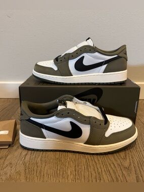Air Jordan 1 Retro Low Medium Olive White